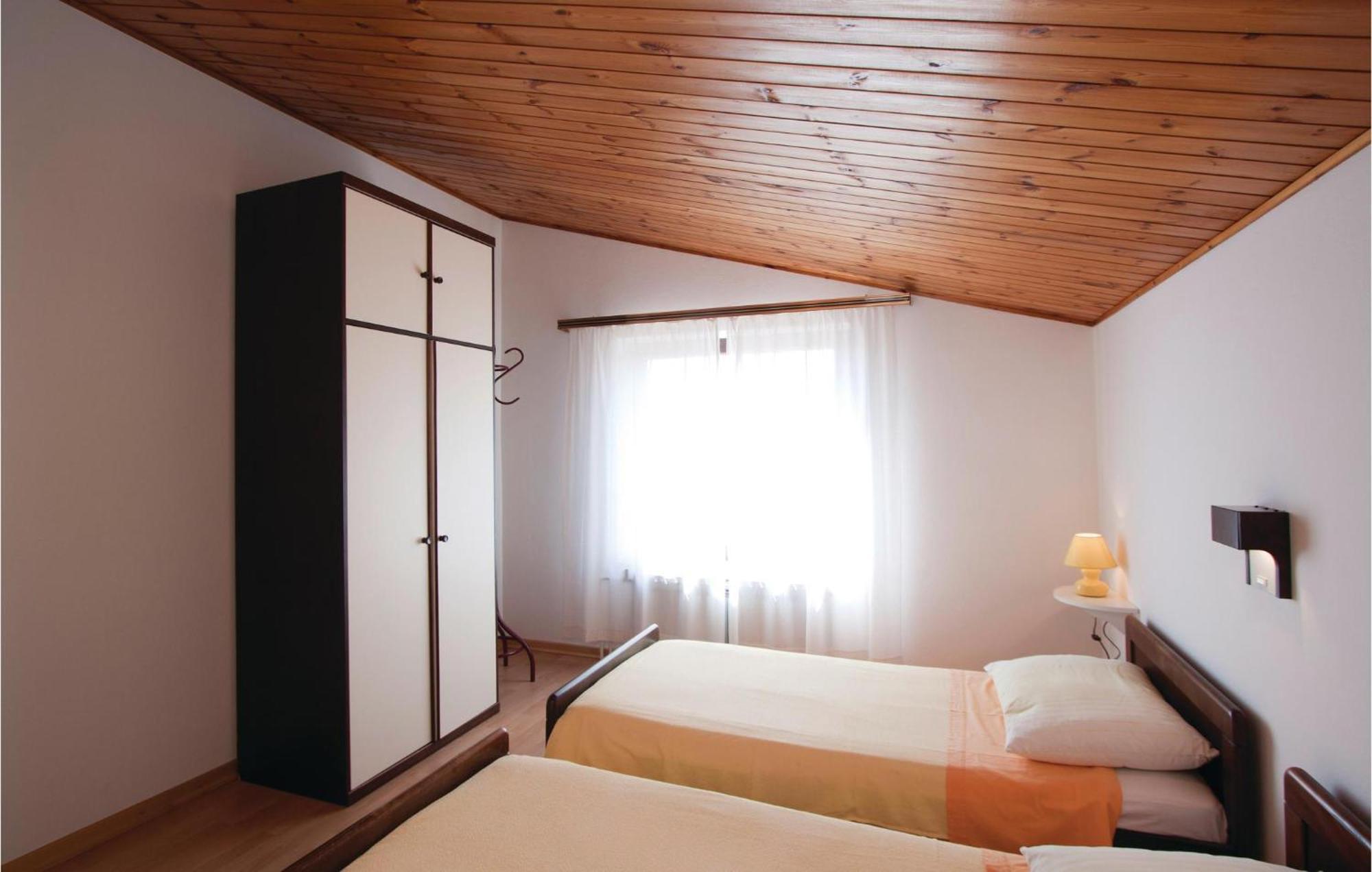 2 Bedroom Awesome Apartment In Barban Exterior foto