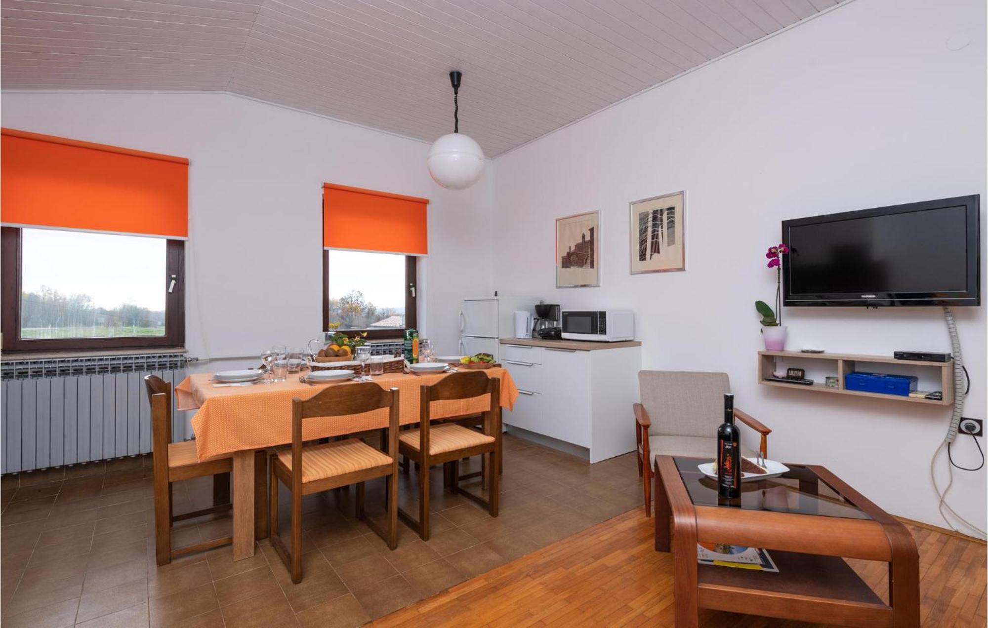 2 Bedroom Awesome Apartment In Barban Quarto foto