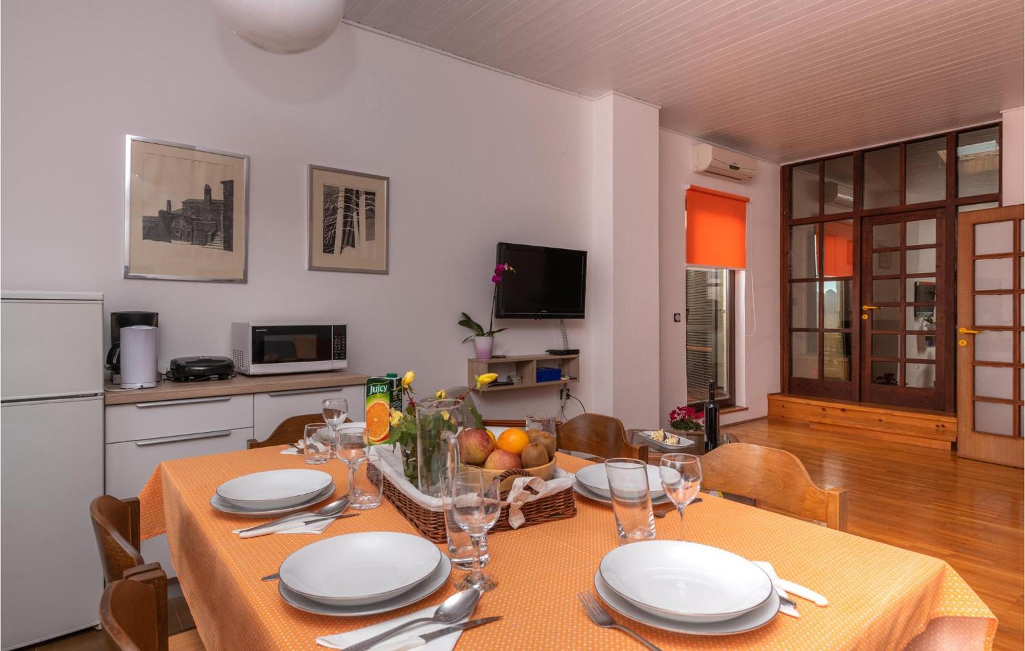 2 Bedroom Awesome Apartment In Barban Quarto foto