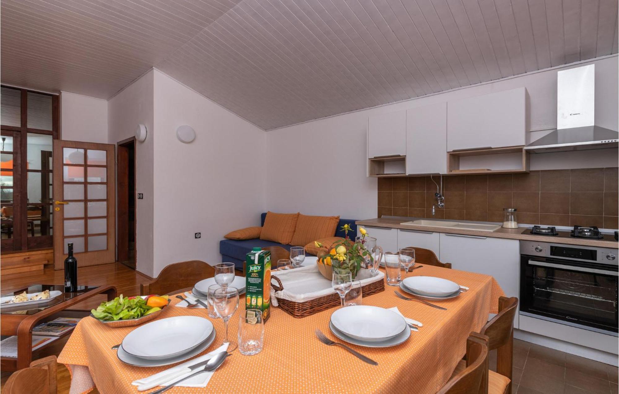 2 Bedroom Awesome Apartment In Barban Quarto foto
